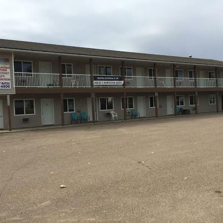 Kacee'S Northern Suites Fort Nelson Exteriör bild