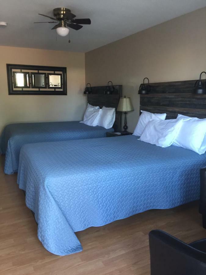 Kacee'S Northern Suites Fort Nelson Exteriör bild